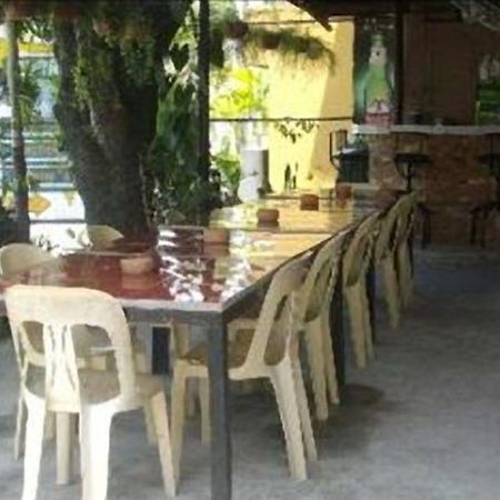 Herbies Mansion Olongapo Buitenkant foto