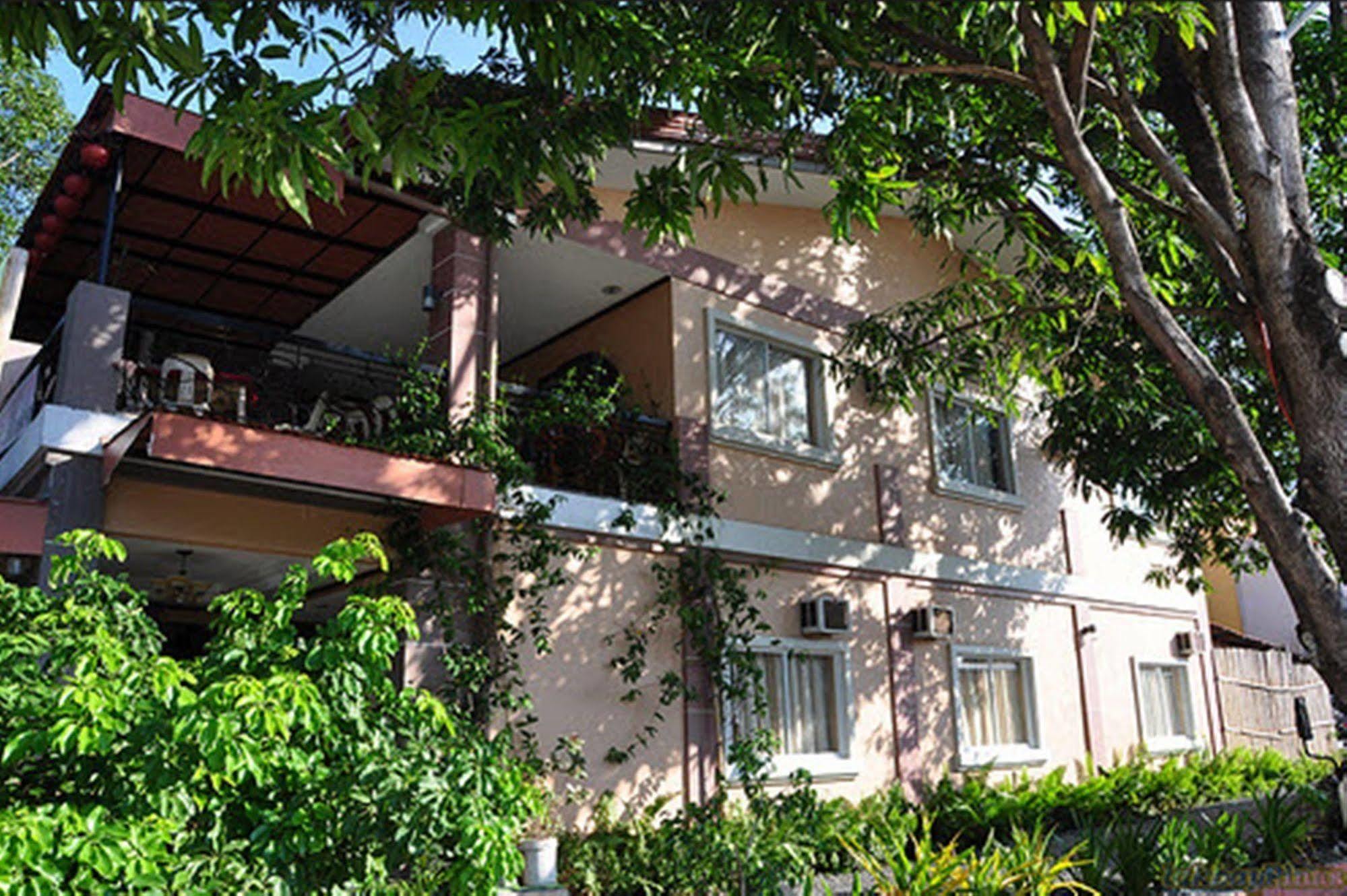 Herbies Mansion Olongapo Buitenkant foto