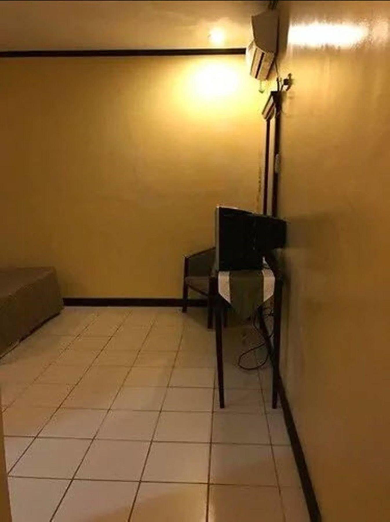 Herbies Mansion Olongapo Buitenkant foto