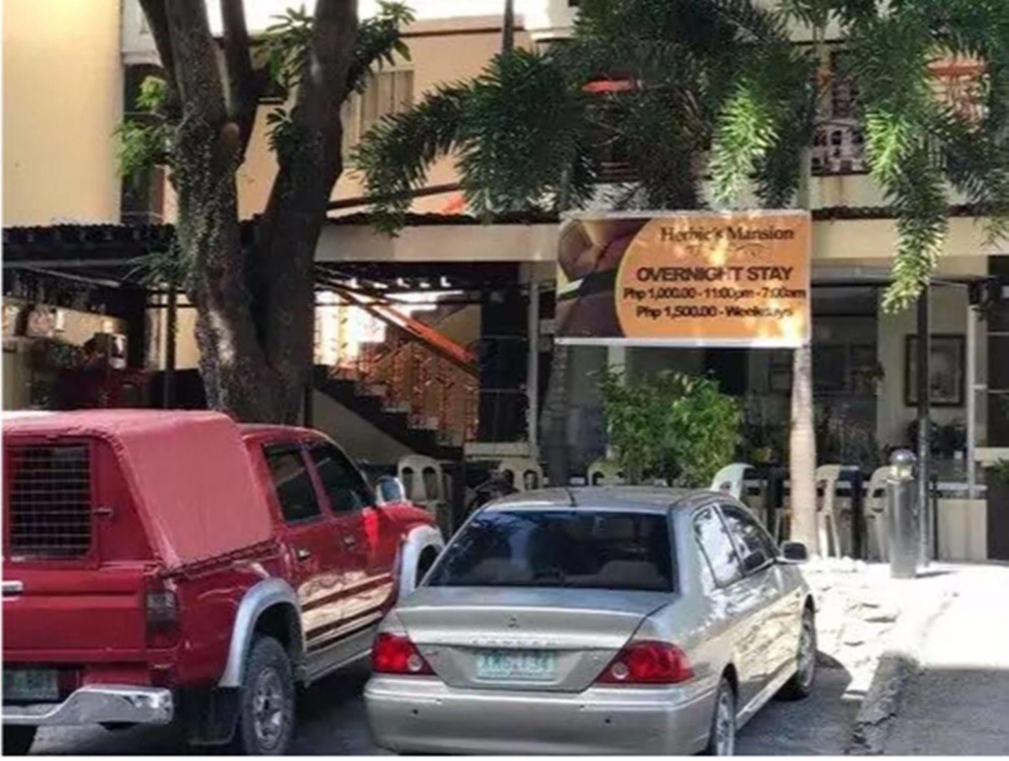 Herbies Mansion Olongapo Buitenkant foto